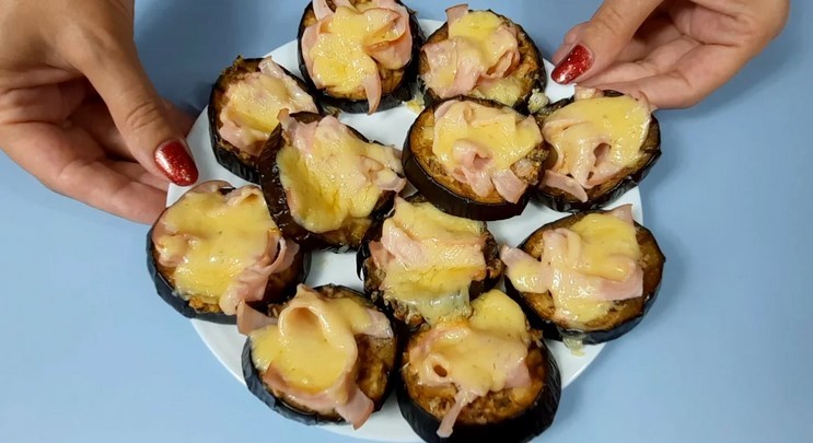 Новий рецепт закуски з баклажанів в духовці. Виходить дуже смачно і ситно, ділюся