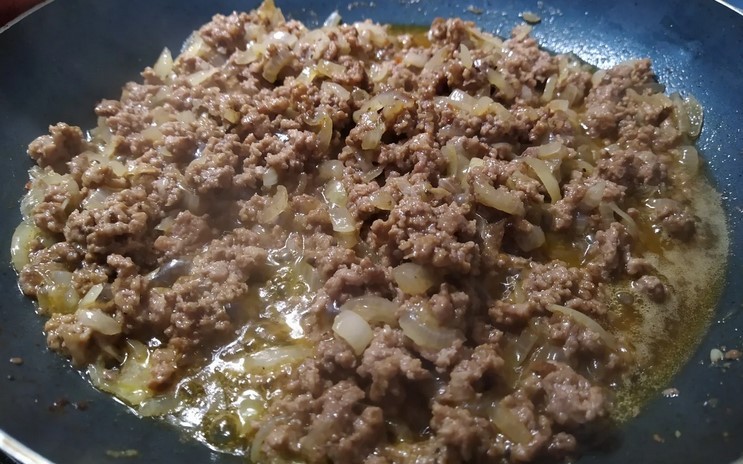 Як смачно приготувати смажені макарони з м'ясом