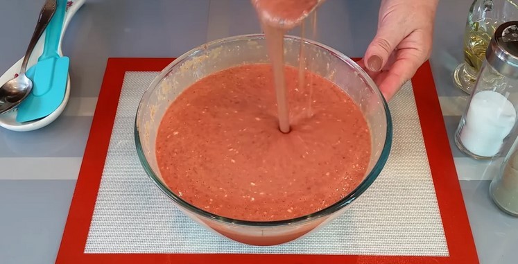 Смачний печінковий торт з цибулею, морквою та грибами