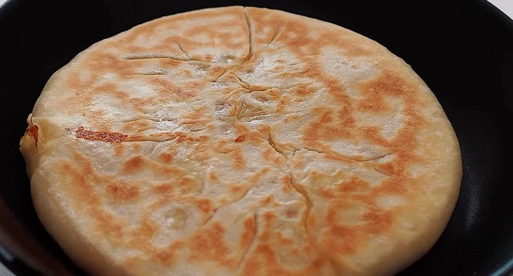 Сирно-картопляний хліб на сковороді. Без дріжджів, яєць та духовки