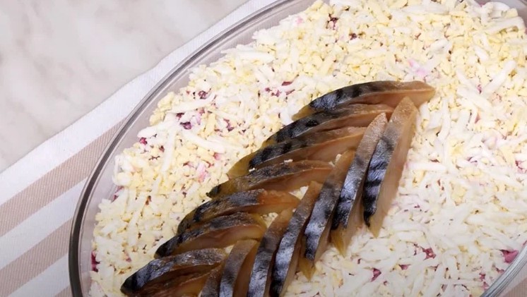 Скумбрія у шубі. Новий погляд на звичайний салат