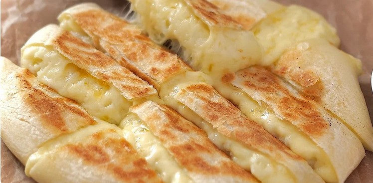 Сирно-картопляний хліб на сковороді. Без дріжджів, яєць та духовки