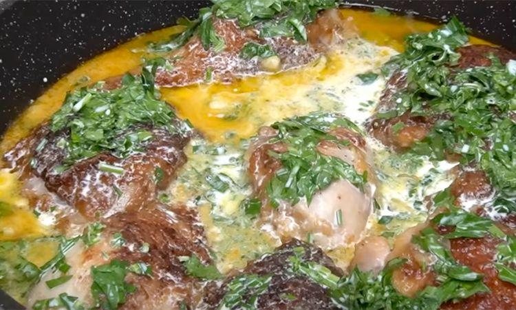 Робимо курячі стегенця м'якими як вирізка. Маринуємо та відбиваємо у звичайному пакеті