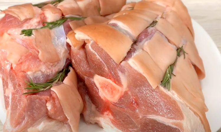 Запікати рульку великим шматком. Приготували один раз і вистачило на весь тиждень