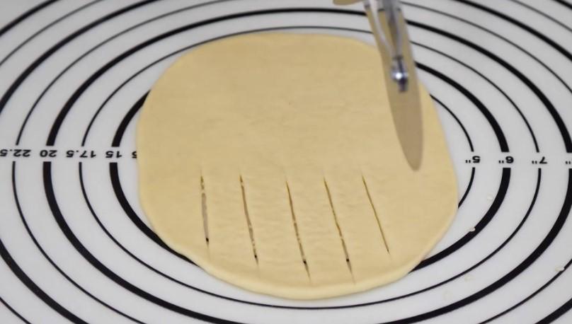 М'які та ніжні: дріжджові трубочки з шоколадною начинкою