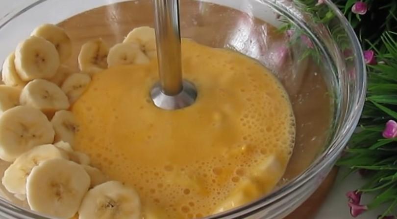 Розкішні бананові панкейки на молоці