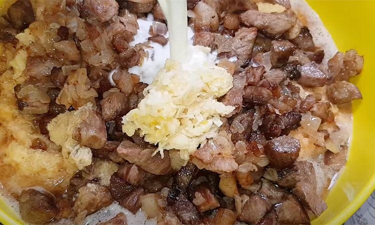 Ковбаса з 2 кілограми картоплі. Смачніше, чим купити м'ясну в магазині