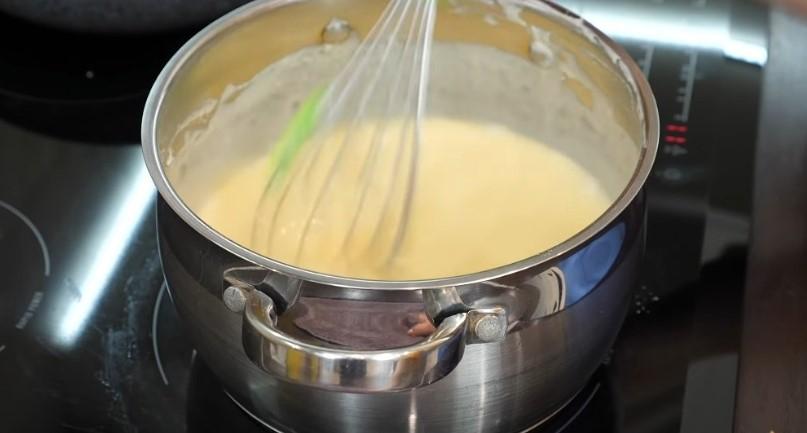 Рецепт смачного торта «Пломбір» на сковороді