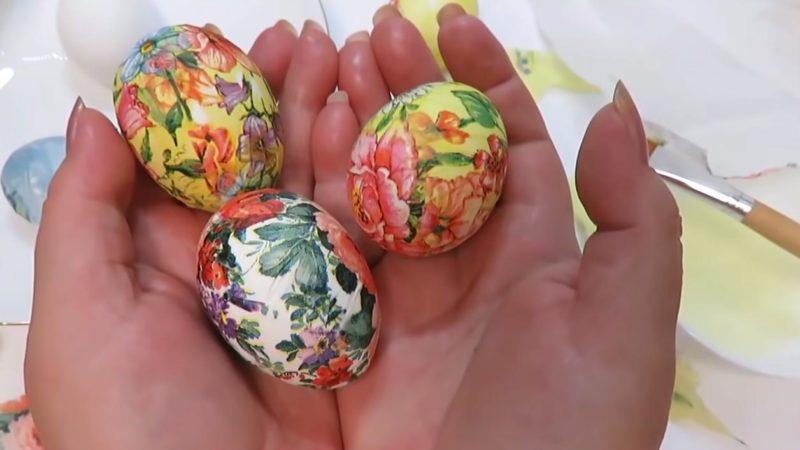 Не купуйте барвники та наклейки. Прикрасьте яйця на Великдень дуже бюджетно та красиво