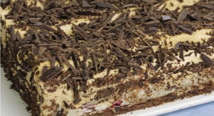 Швидкий торт з вишнею без печива та випічки