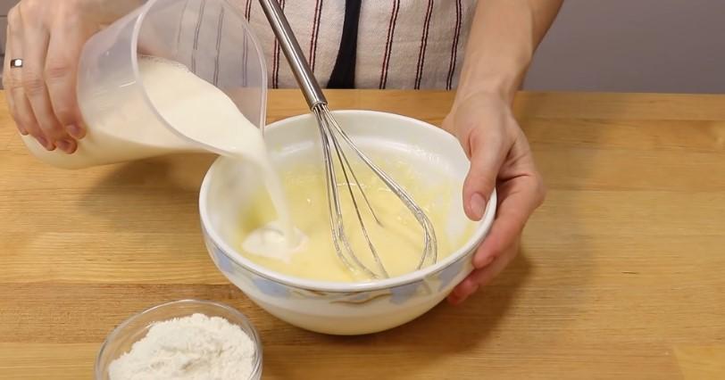 Ніжний торт "Пташка". Медові коржі, заварний крем та глянцева глазур