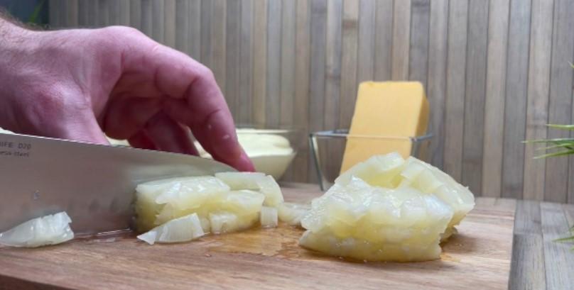 Легкий салат з пекінською капустою та ананасами