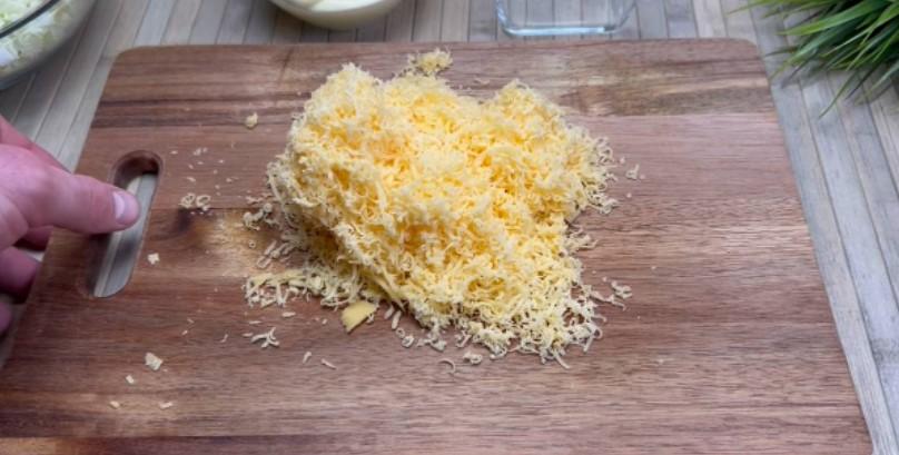 Легкий салат з пекінською капустою та ананасами