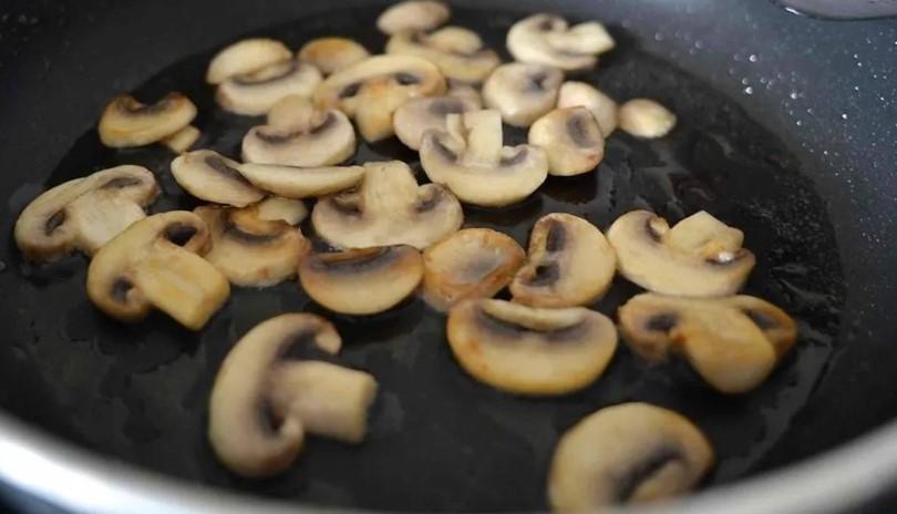 М'ясне рагу з грибами: настільки м'яке, що тане у роті