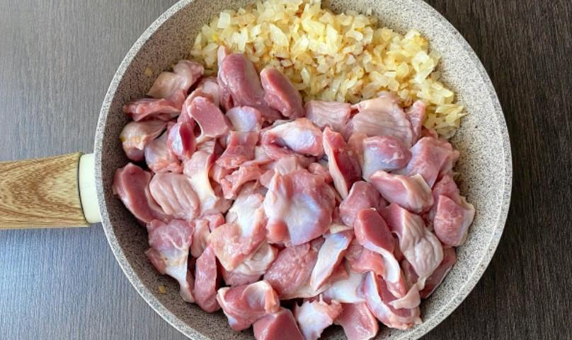Курячі шлунки у сметанному соусі. Ділюсь рецептом