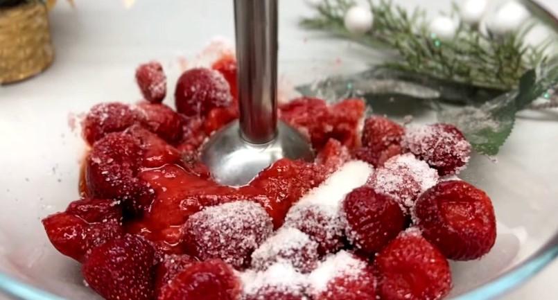 Полуничний десерт без випічки: легкий рецепт