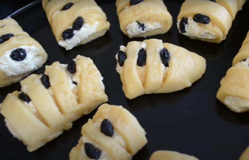 Розсипчасте сирне печиво з родзинками
