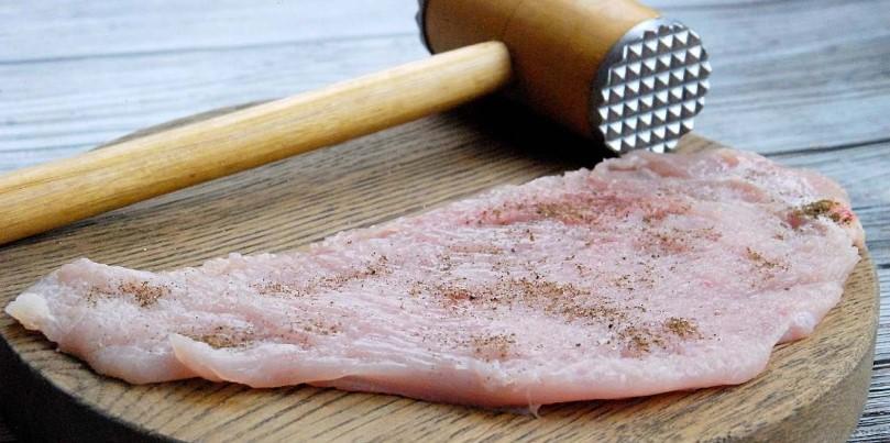 М'який шніцель із курячого філе з вершковим смаком