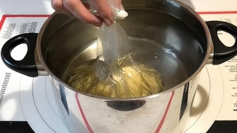 Рум'яні пиріжки з вишнею в духовці: рецепт випічки