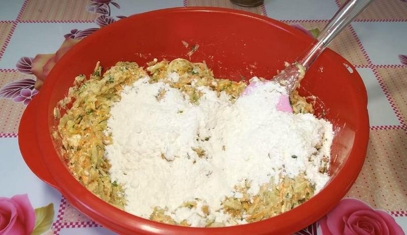 Ніжні котлети з кабачків без м'яса із соусом: рецепт
