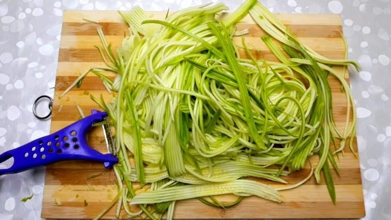 Як приготувати пасту з кабачків з куркою на швидку руку