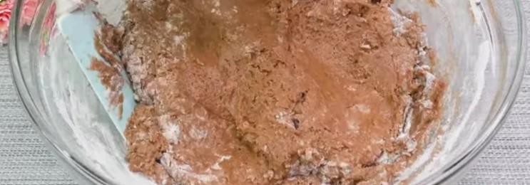 Такий шоколадний пиріг за смаком не поступається навіть торту: бюджетно, швидко та легко