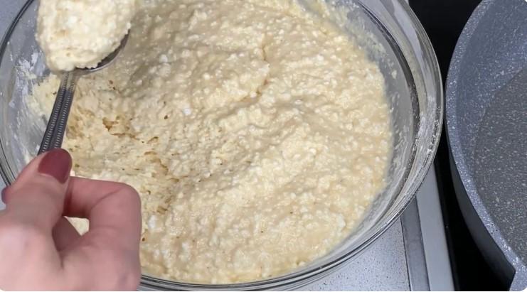 Коли є пачка сиру, кефір і трохи часу, смажу сирні оладки