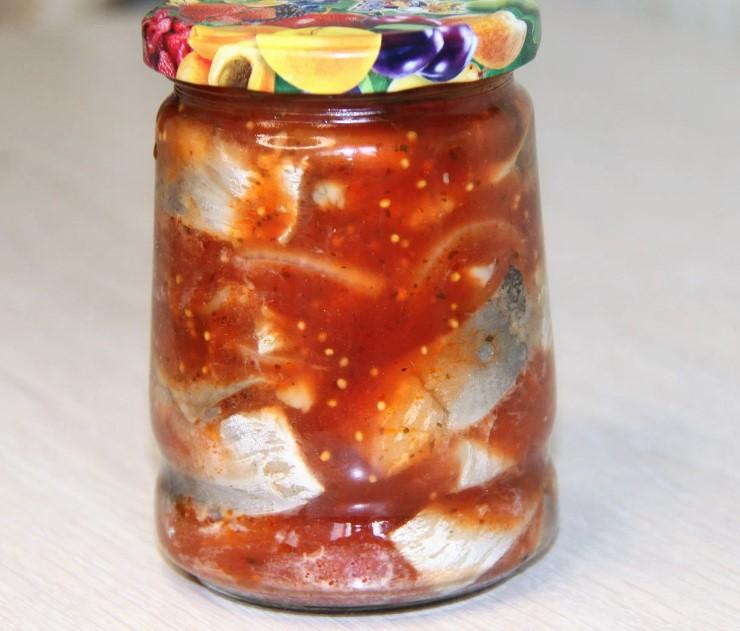 Оселедець маринований в кетчупі. Смачна закуска на будь-який стіл