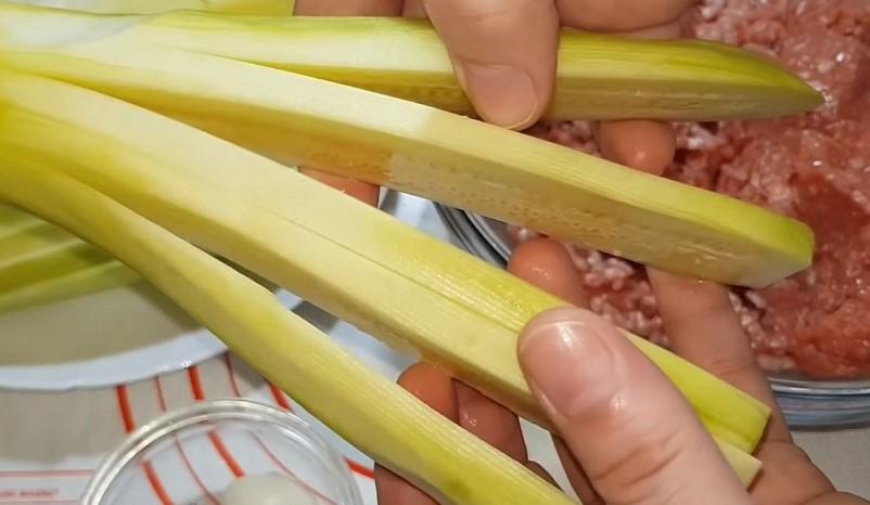 Соковиті кабачки з фаршем та сиром в духовці