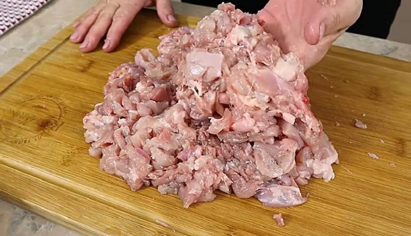 Домашня куряча салямі без хімії: рецепт ковбаси
