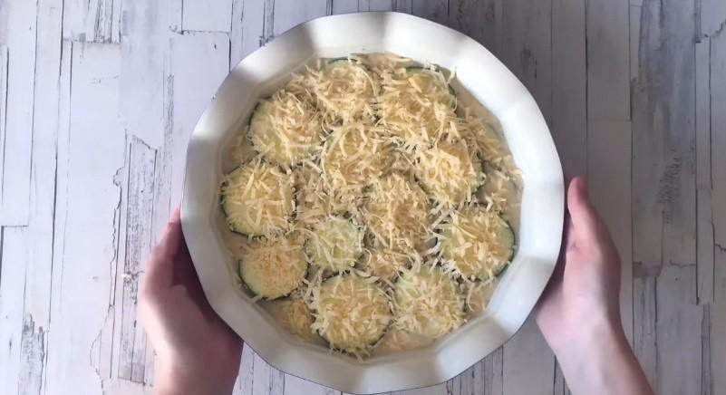 Корисні кабачки з яйцем та сиром в духовці