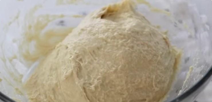 Коли зовсім не хочеться поратися з духовкою: готую смачний пиріг із зеленою цибулею на сковороді