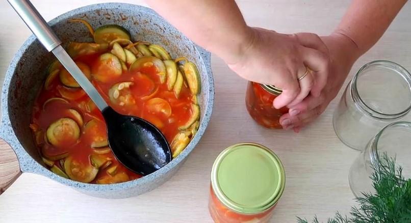 Салат із кабачків з кетчупом: найкраща заготівля на зиму