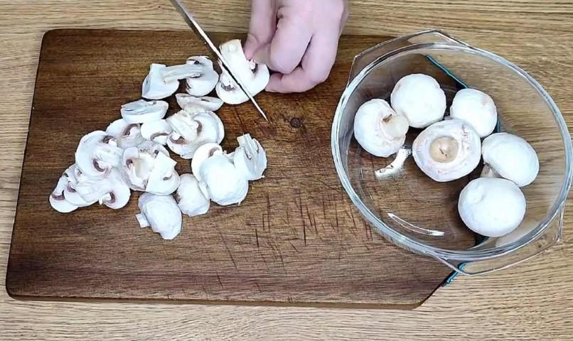 Домашні вареники з м'ясом, картоплею та грибами