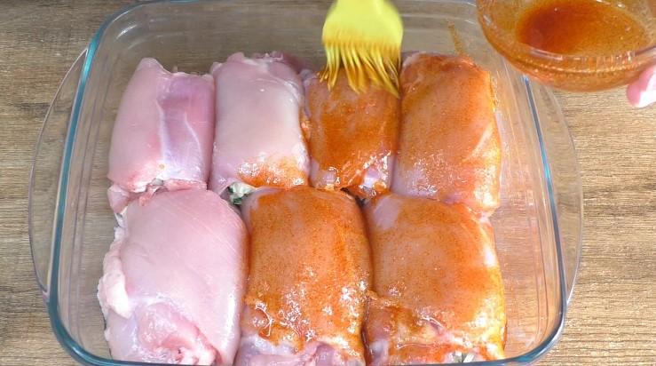 Курячі рулетики в духовці: можна робити з різними начинками