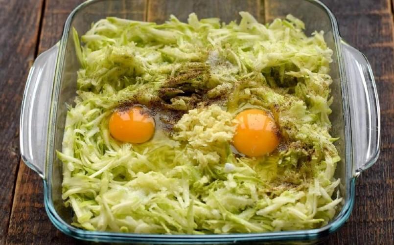 Проста запіканка з кабачків на сковороді