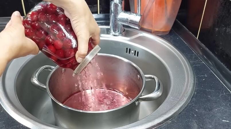 Вишня з кісточкою на зиму без цукру