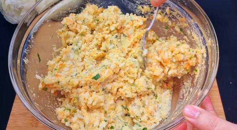 Золотисті рисові оладки з картоплею у клярі