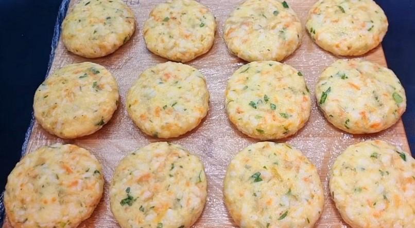 Золотисті рисові оладки з картоплею у клярі