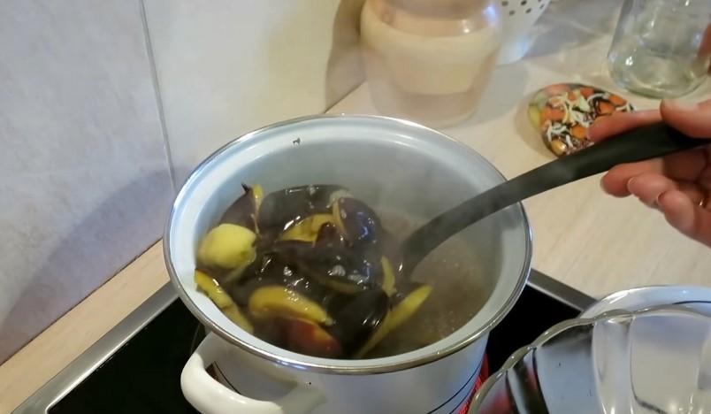 Мариновані буряки зі сливою на зиму