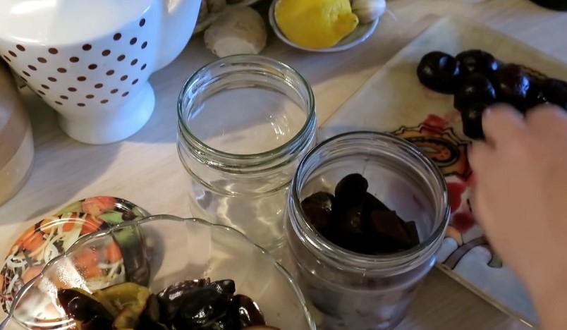 Мариновані буряки зі сливою на зиму