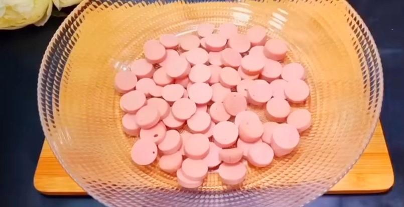 Пишна запіканка на кефірі із сосисками