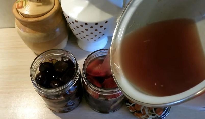 Мариновані буряки зі сливою на зиму