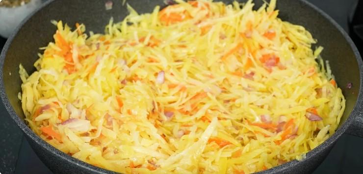 Смачна вечеря для всієї родини: картопляна запіканка без борошна та крохмалю