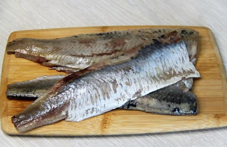 Оселедець маринований в кетчупі. Смачна закуска на будь-який стіл