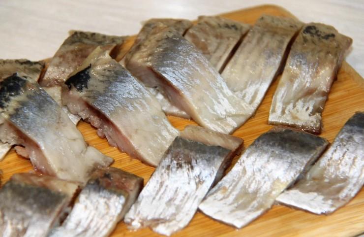 Оселедець маринований в кетчупі. Смачна закуска на будь-який стіл