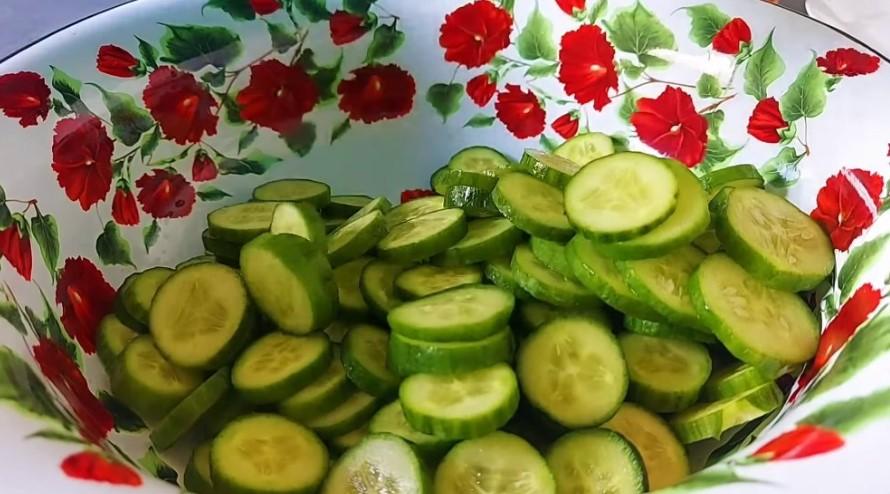 Салат з огірка та перцю на зиму: закарпатський рецепт