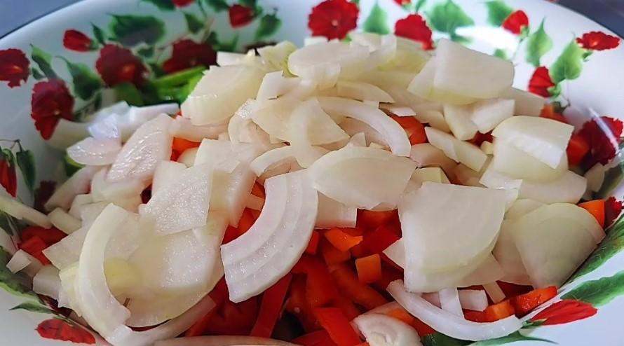 Салат з огірка та перцю на зиму: закарпатський рецепт