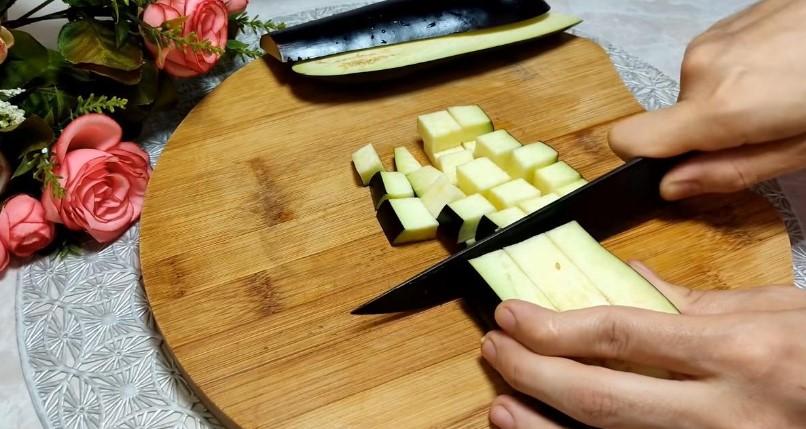 Рум'яні овочеві котлети з манкою на сковороді