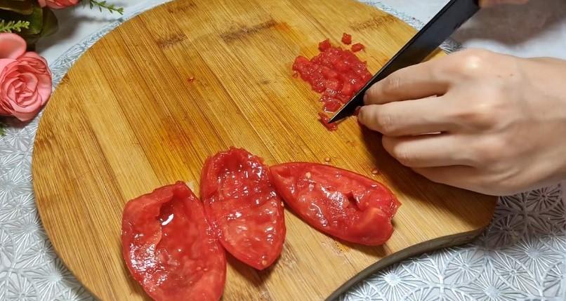 Рум'яні овочеві котлети з манкою на сковороді